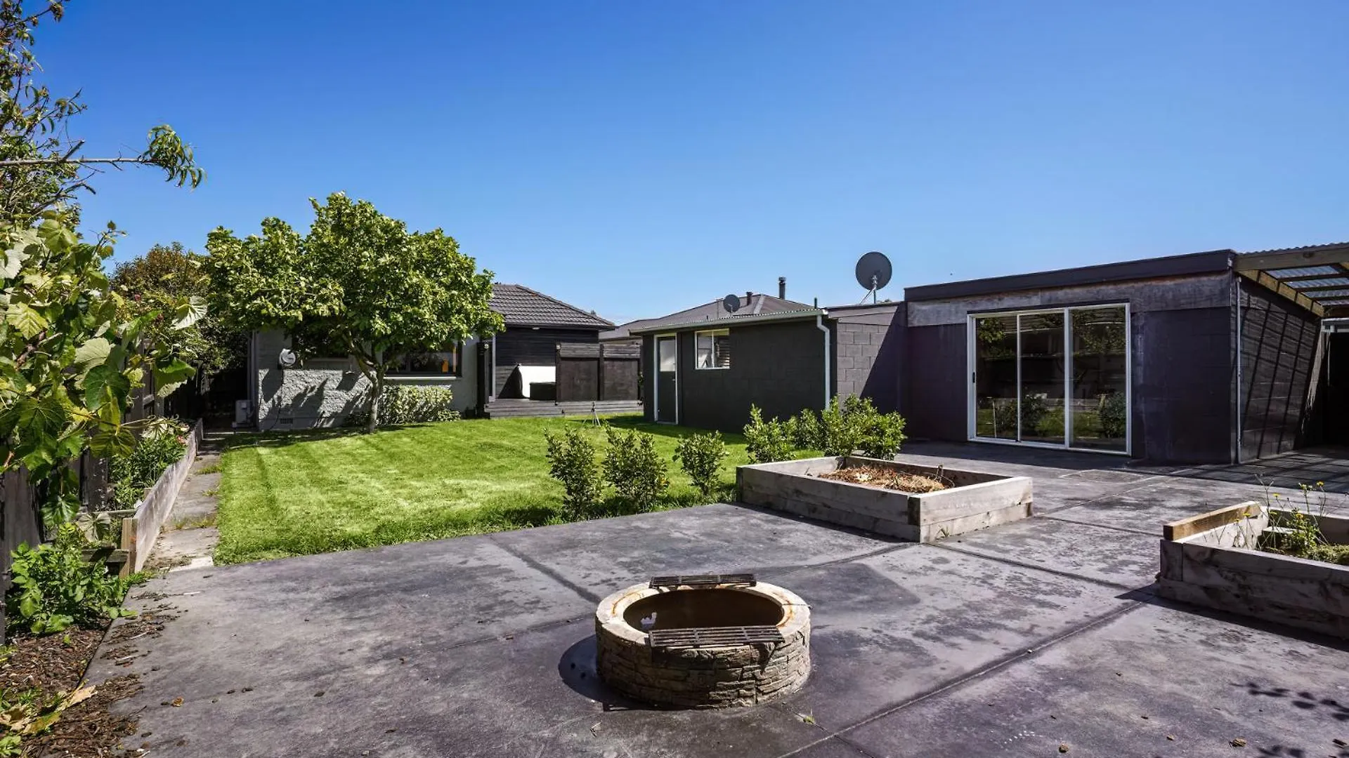 Mm Villa - Christchurch Holiday Home