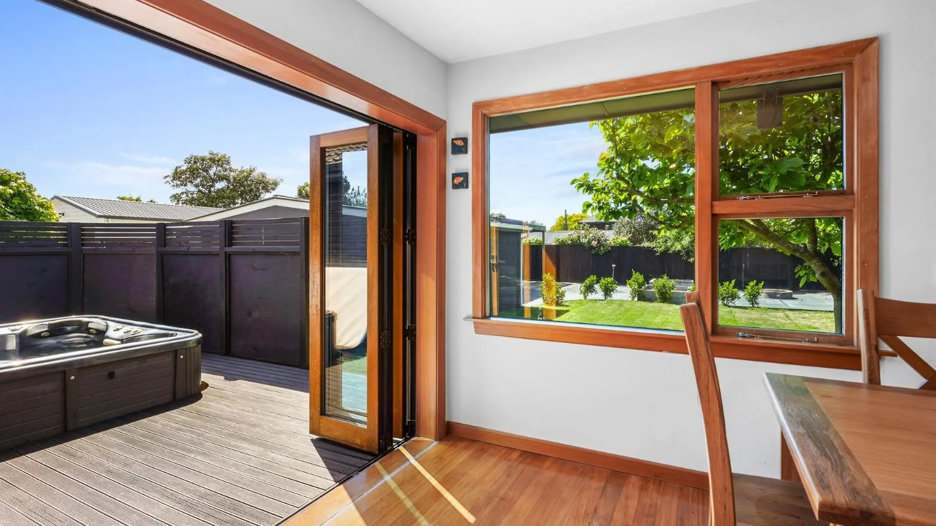 Mm Villa - Christchurch Holiday Home