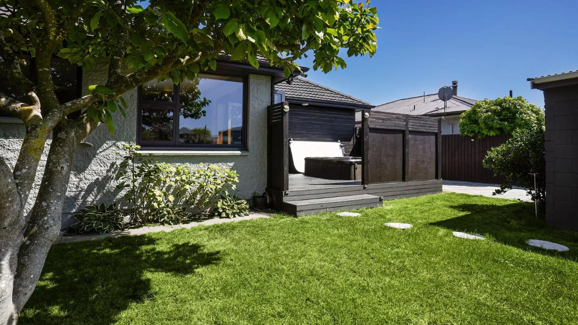 Mm Villa - Christchurch Holiday Home